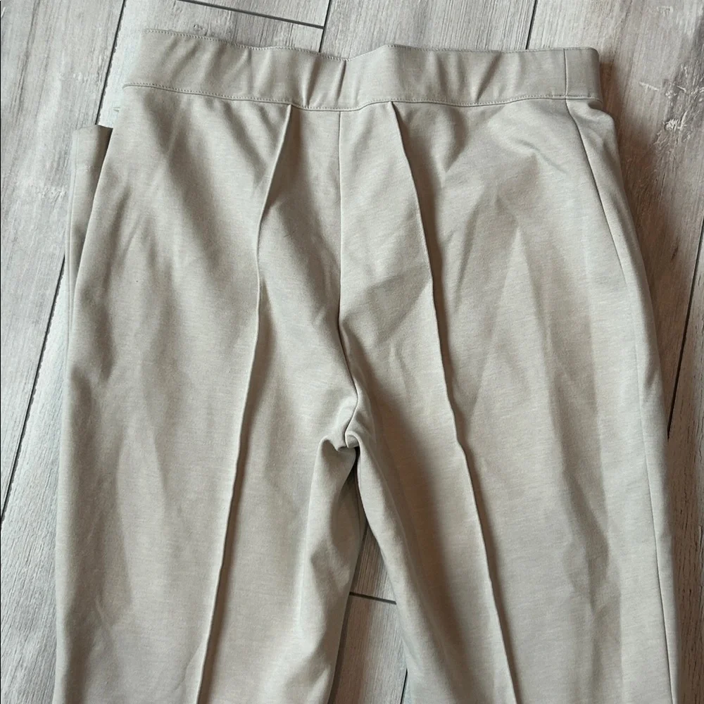 Carlisle pleated stretchy
